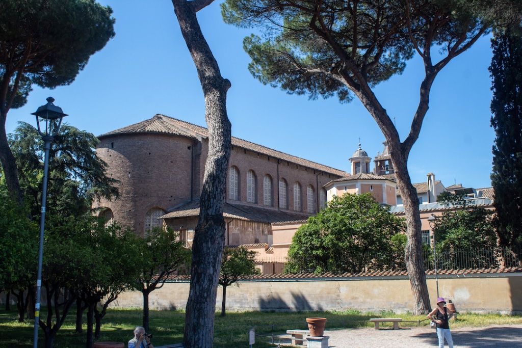 Extérieur de la Basilique Saint Sabine à Rome