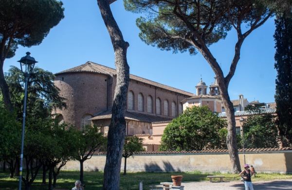 Extérieur de la Basilique Saint Sabine à Rome