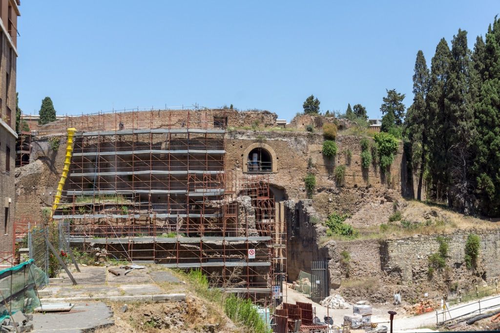 Devanture du Mausolée d'Auguste en travaux à Rome