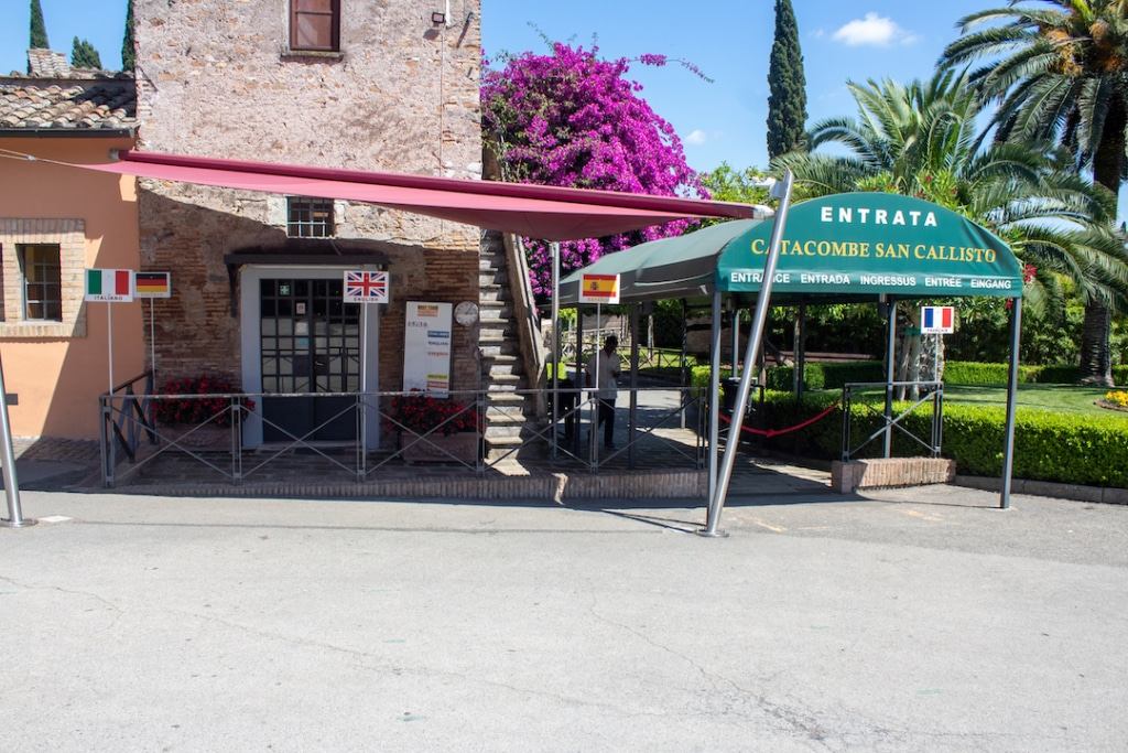 Entrée pour les catacombes de Saint Calixte à Rome