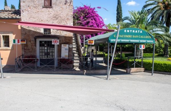 Entrée pour les catacombes de Saint Calixte à Rome