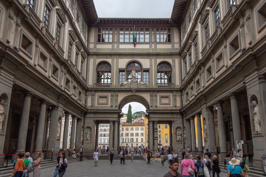 Cour de la Galerie des Offices à Florence