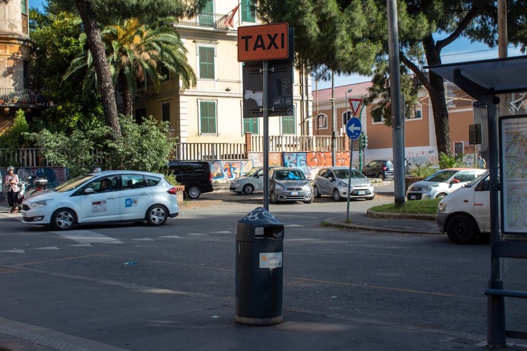 Panneau pour taxi à Rome