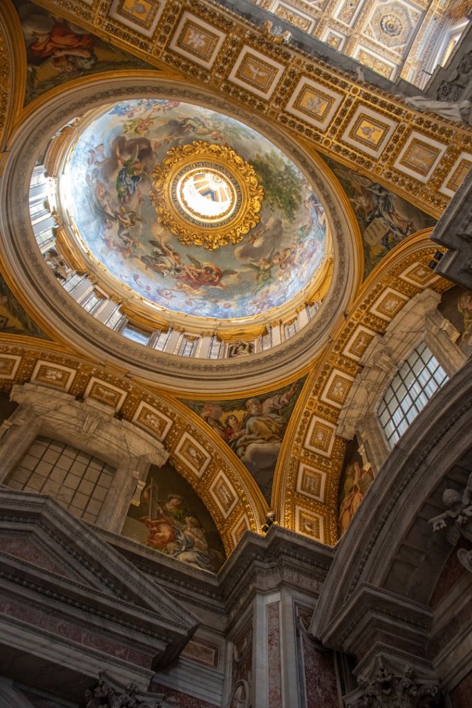 Plafond de la Basilique Saint Pierre à Rome