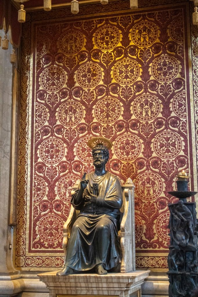 Statue dans la Basilique Saint Pierre