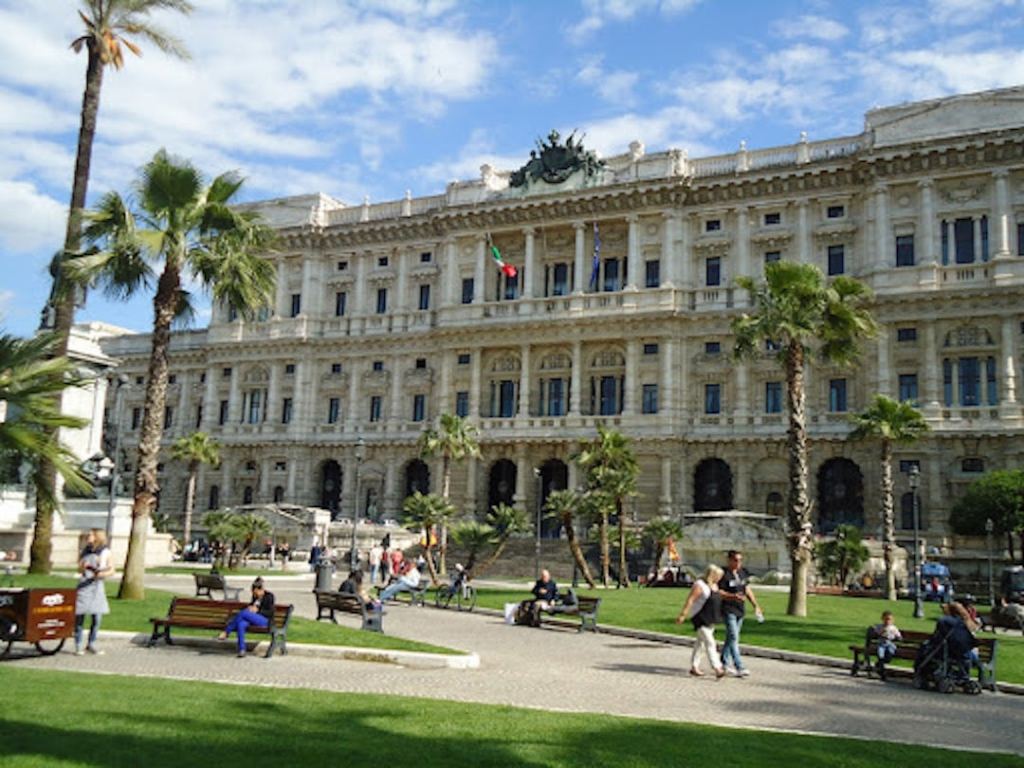 Palais de justice situé à côté de la Piazza Cavour à Rome