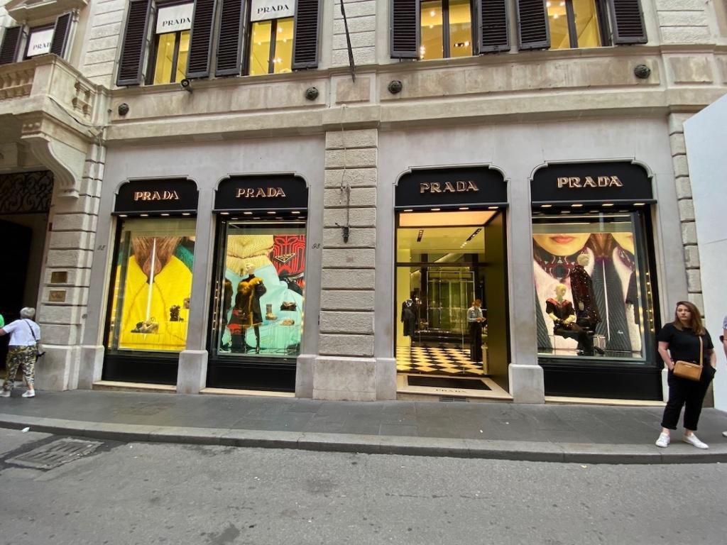 Devanture de la boutique Prada à Rome