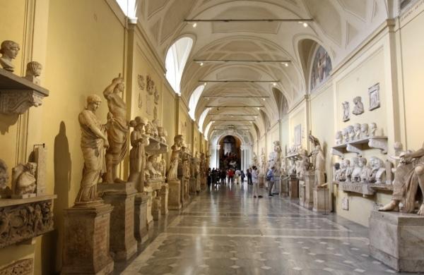 Galerie de sculptures dans les musées du Vatican