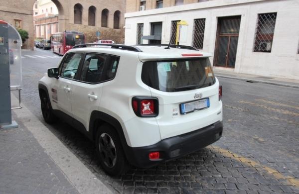 Taxi blanc à Rome