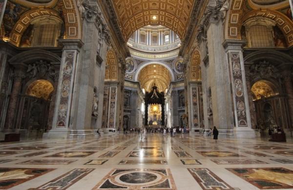 Intérieur de la Basilique Saint Pierre à Rome