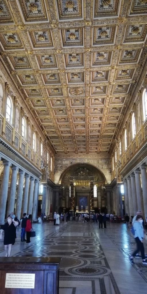 Nef centrale de la Basilique Sainte Marie Majeure à Rome