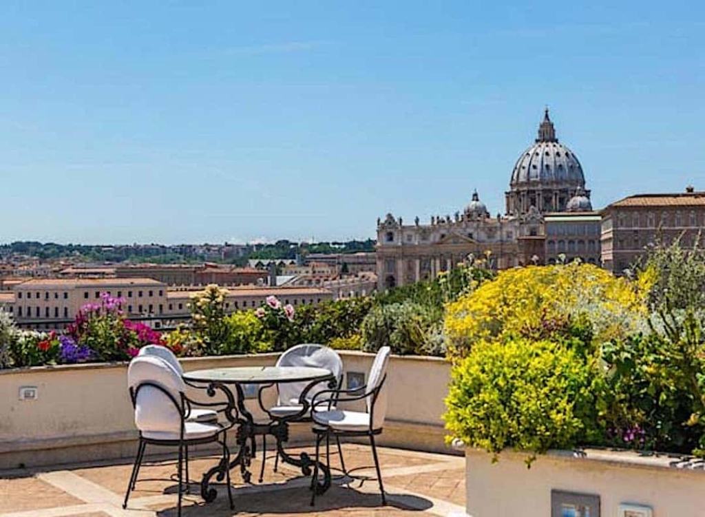 Rooftop à Rome avec vue sur la Basilique Saint Pierre