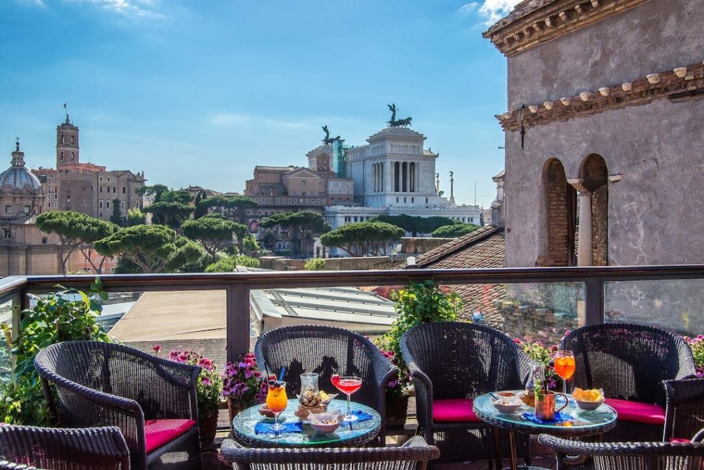 Rooftop avec vue sur Le Monument Victor Emmanuel à Rome