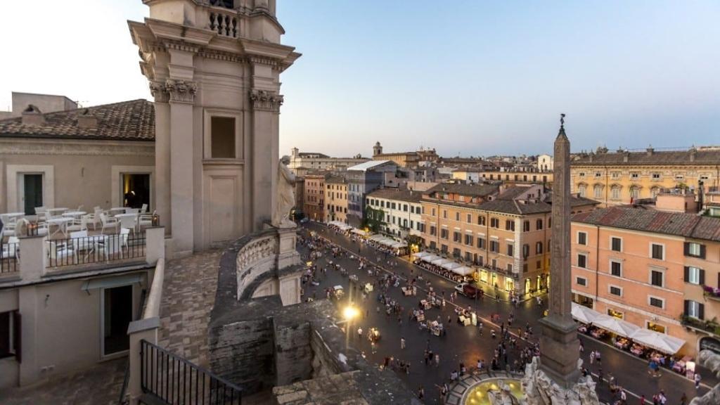 Vue sur la Piazza Navona depuis un rooftop à Rome