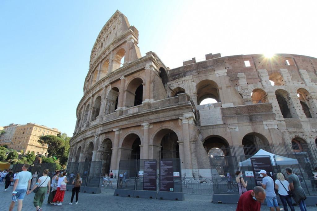 Colisée à Rome au soleil