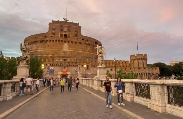 Pont menant au Château Saint Ange en arrière plan